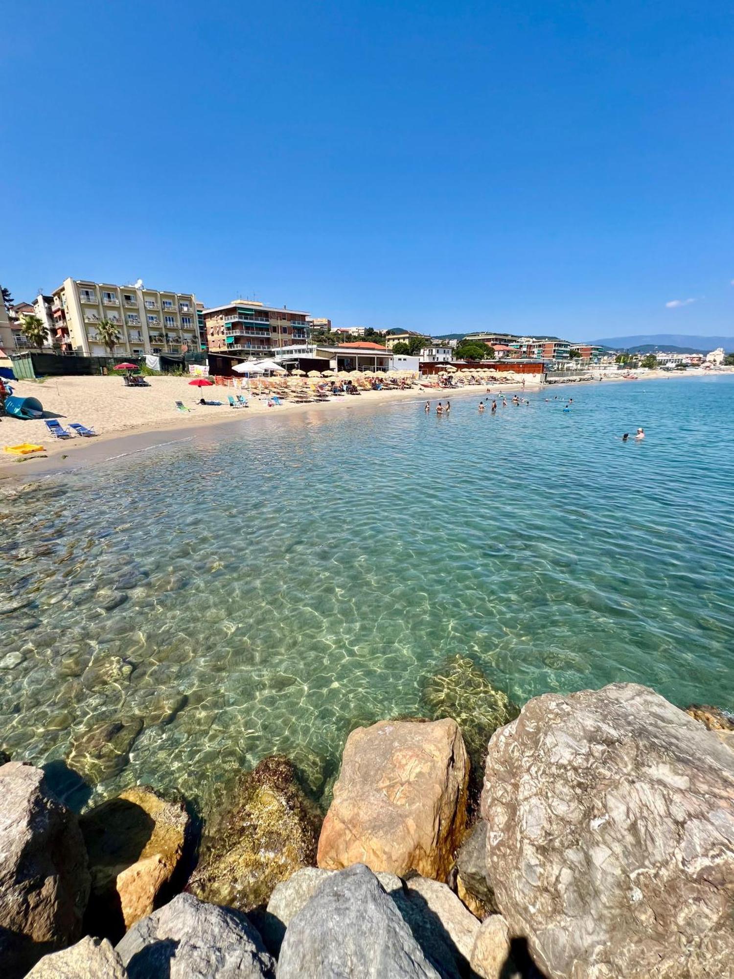 Appartamento Con Accesso Privato Spiaggia Savona Exterior photo
